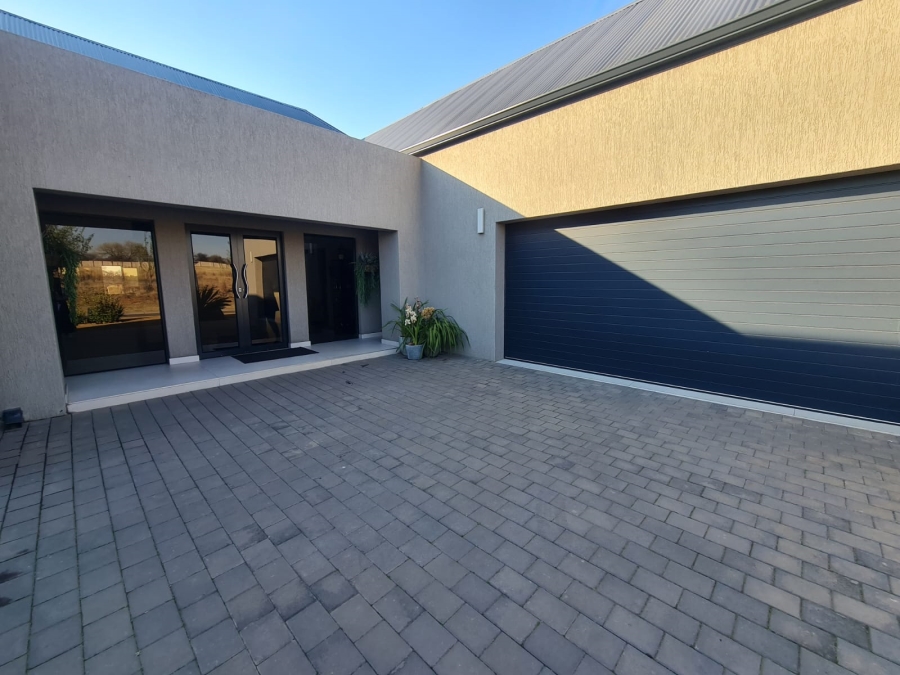 4 Bedroom Property for Sale in Heron Banks Golf Estate Free State